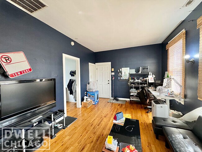 Building Photo - 1636 N Talman Ave
