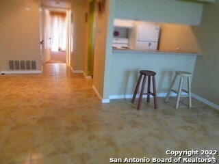 Building Photo - 8702 Village Dr