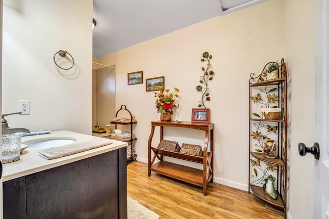 Building Photo - 142 Maluniu Ave