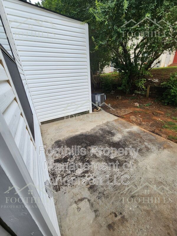 Foto del edificio - 108 Woodland Dr