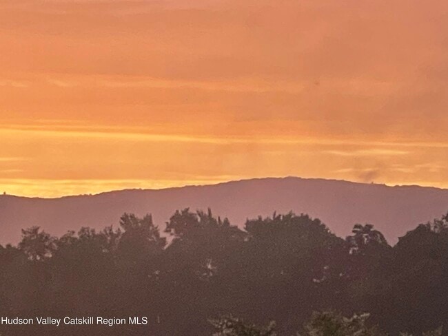 Building Photo - 151 Valley View Rd