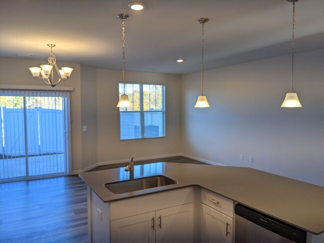 Building Photo - 3 BEDROOM TOWNHOME DOWNTOWN CONCORD-GREENW...