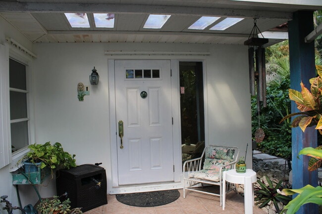 Building Photo - 14 Tropical Dr