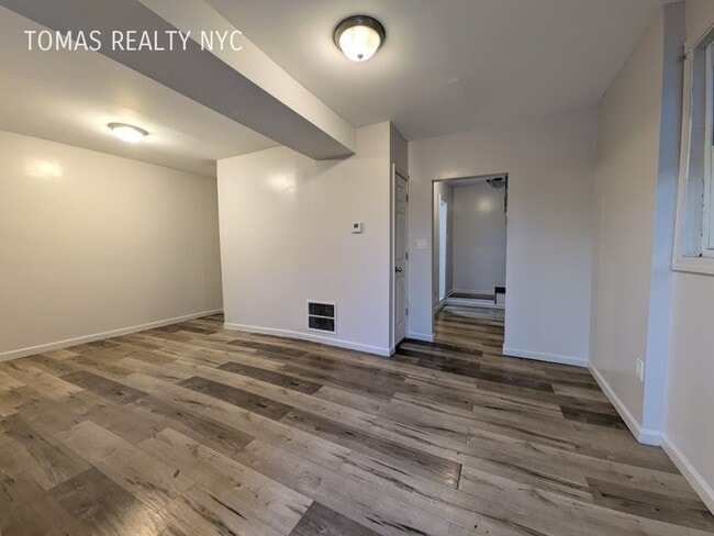 Photo - 28 Vineyard Ave Apartment