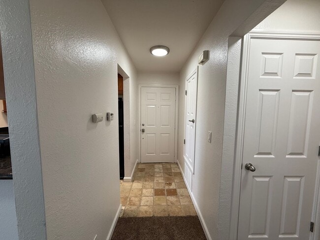 Foto del edificio - Parkview Condo close to shopping & Freeway!