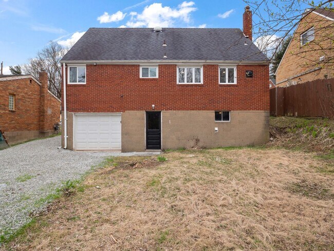 Foto del edificio - FULLY UPDATED 3 BEDROOM!! AVAILABLE NOW!!
