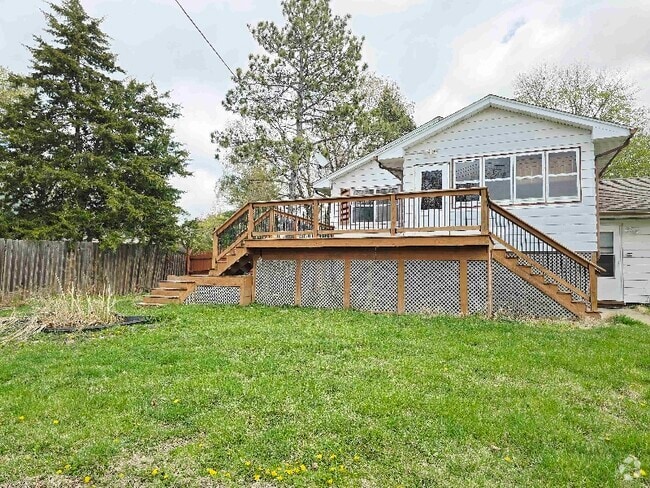 Building Photo - 2111 Palmer Cir