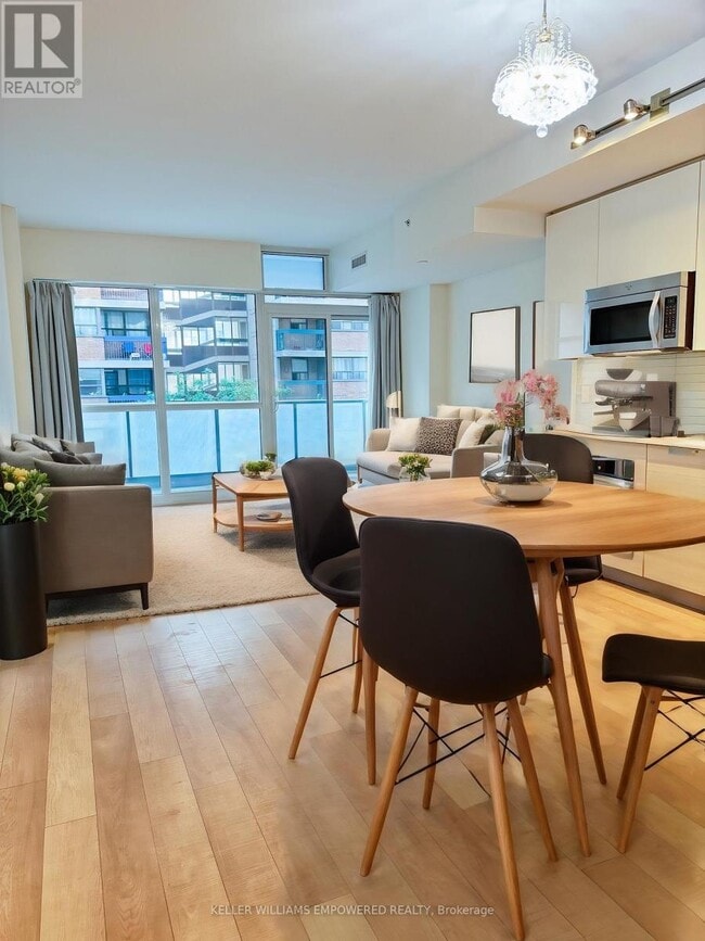 Building Photo - 210 Simcoe St