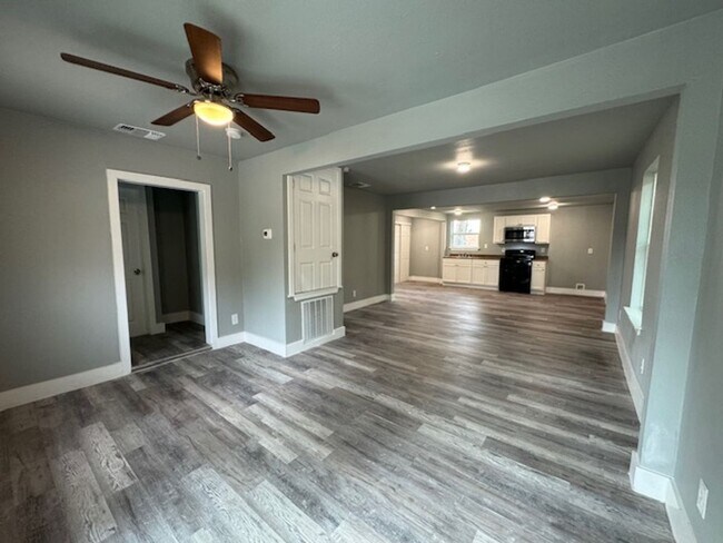 Foto del edificio - Move in June 10th 2025!! Beautiful  3 bedr...