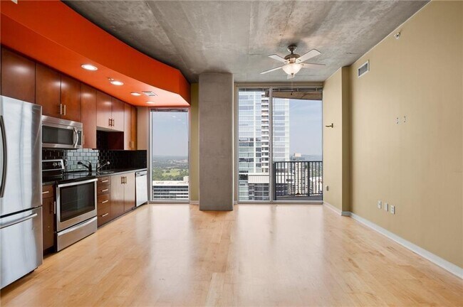Building Photo - 360 Nueces St