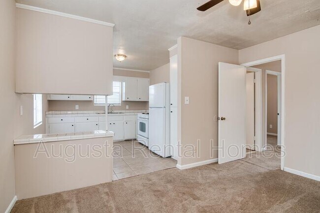 Foto del edificio - 323B Verdery Dr