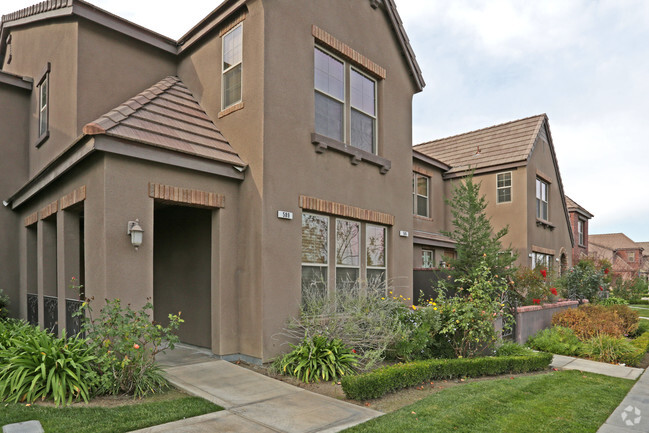 Foto del edificio - Pebble Brook Village