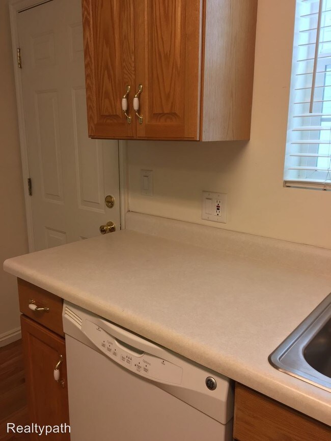 Building Photo - 260 E 400 N