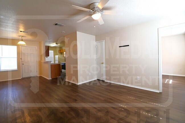 Foto del edificio - 1708 Spring Rose Cir