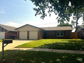 Building Photo - 1024 S Highland Dr