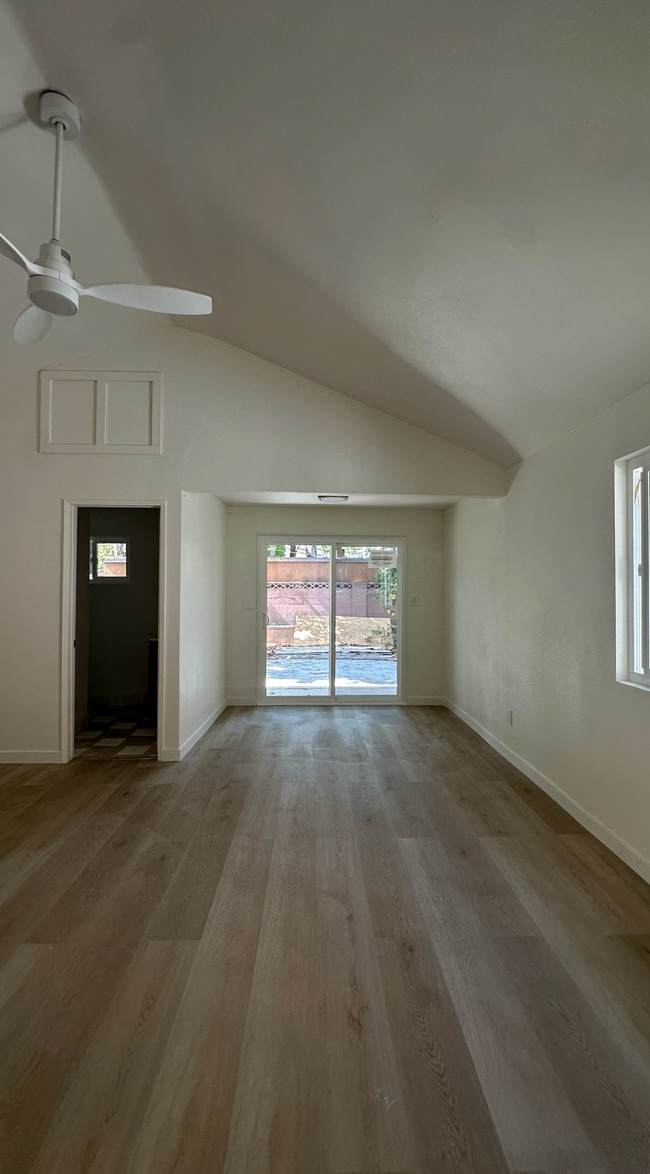 Foto del edificio - 2721 W Olive Ave