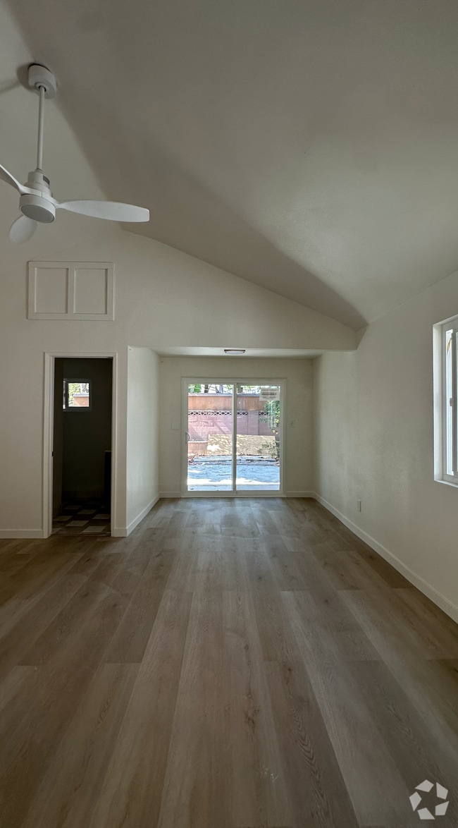 Building Photo - 2721 W Olive Ave