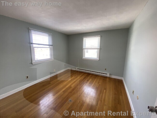 Building Photo - 92 Sylvia St