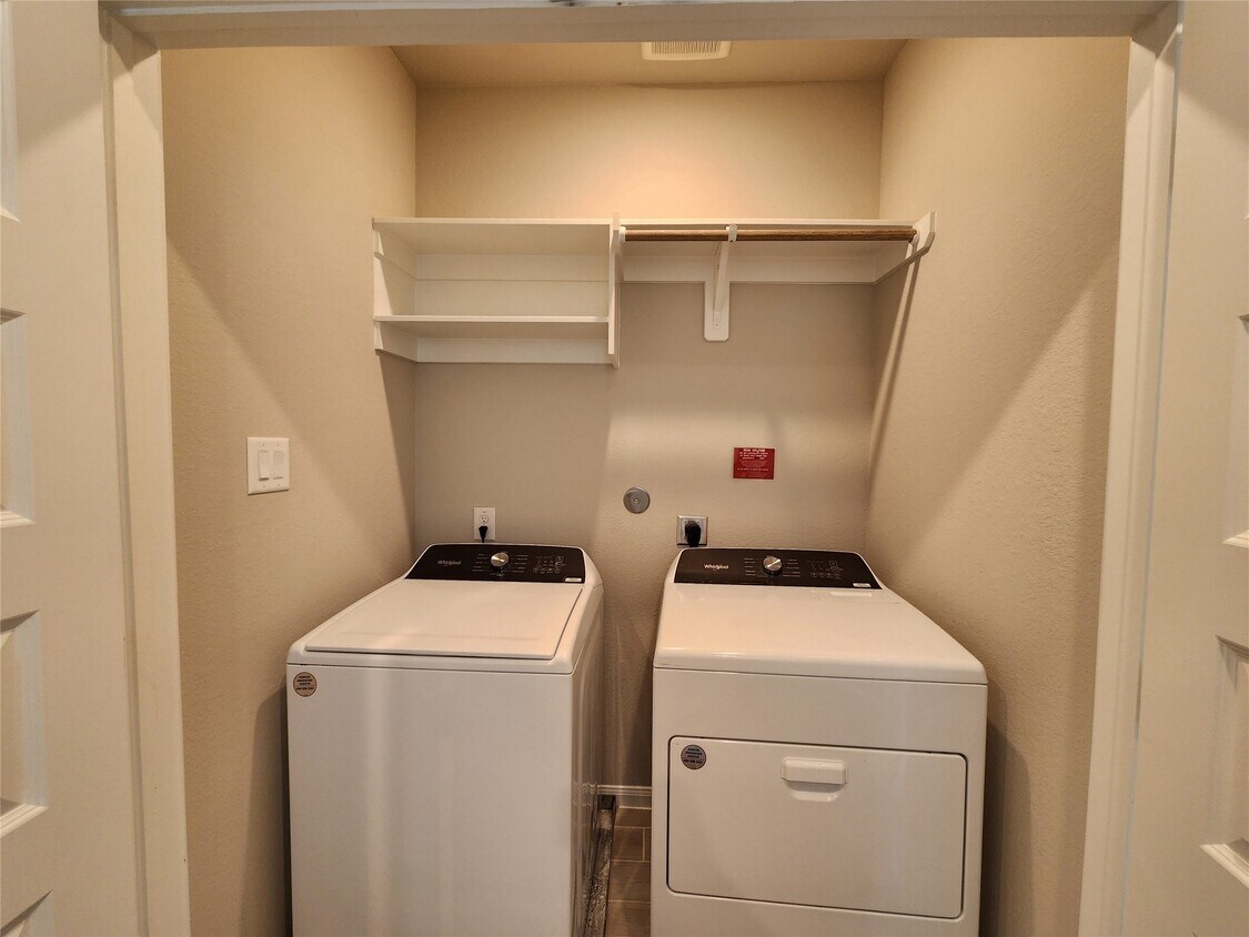 Foto del edificio - 1513 Lakeline Oak Dr