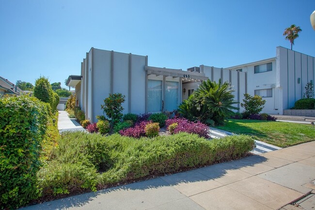 Building Photo - 485 S Los Robles Ave