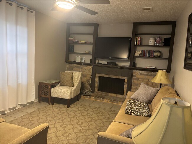 Foto del edificio - 2502 Colleen Dr