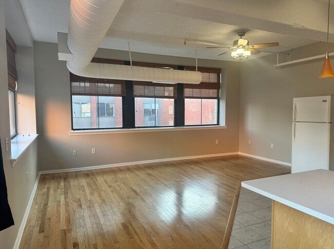 Building Photo - 33 Middle St