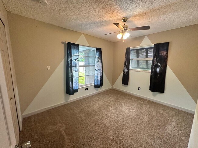 Foto del edificio - 9044 Pineapple Rd