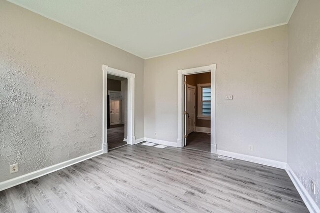 Building Photo - 911 Sims Ave