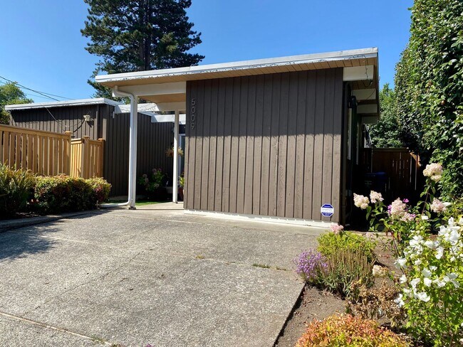 Building Photo - Laurelhurst Home