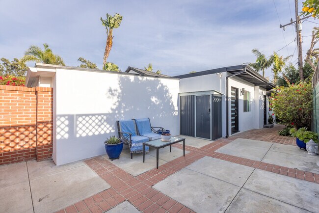 Building Photo - 1102 Centinela Ave