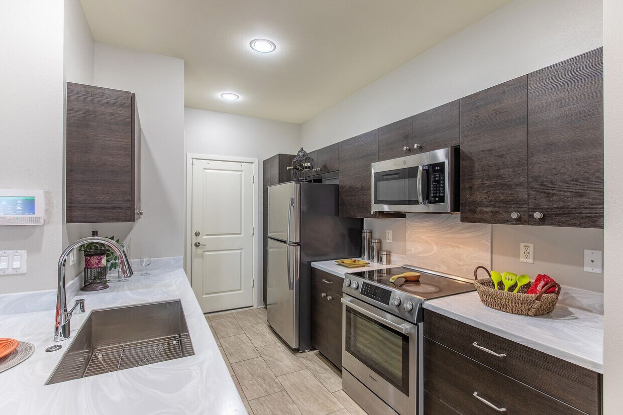 Pet Friendly Single Family Home with Yard - Pet Friendly Single Family Home with Yard