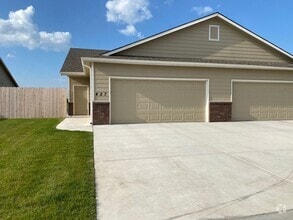 Building Photo - 425 S Longbranch Dr