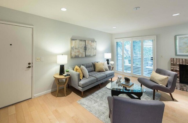 Building Photo - 1070 Mercedes Avenue APT 26