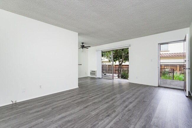 Interior Photo - 1207 Huntington