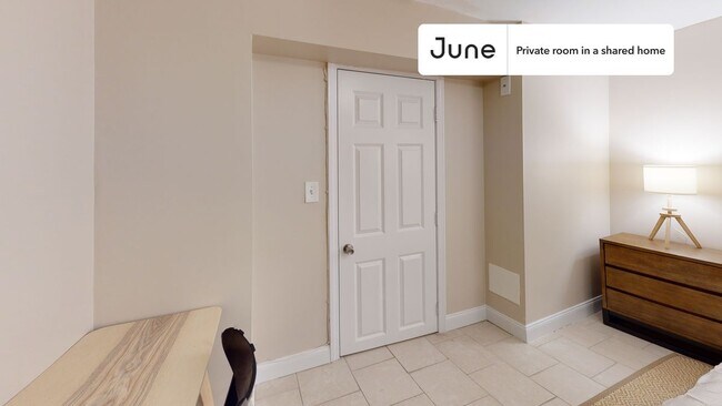 Foto del edificio - Private bedroom in 4 bed/2 bath Home