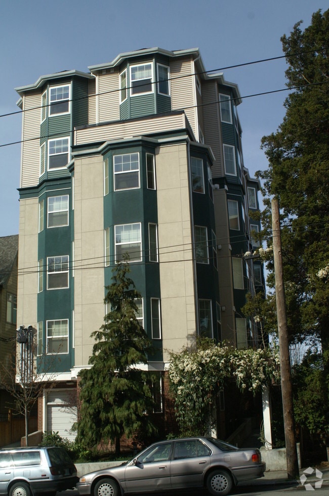  - The Christi's On Queen Anne