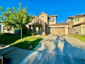 Building Photo - 4141 Aragon Way
