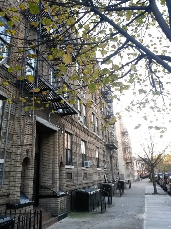 Foto del edificio - 883 Classon Ave