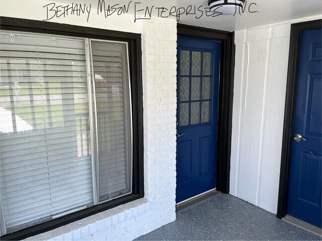 Foto del edificio - 3107 E 8th St