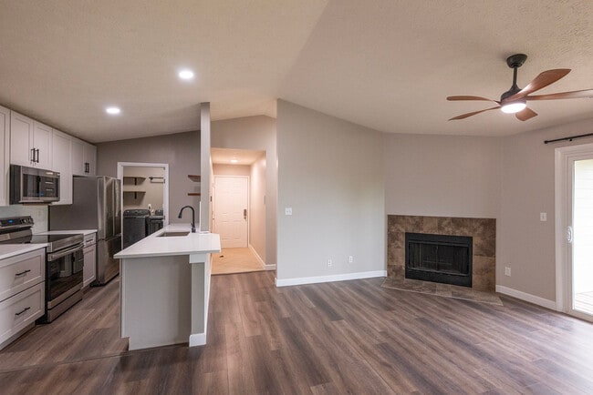 Planta abierta - 8892 Eagleview Dr