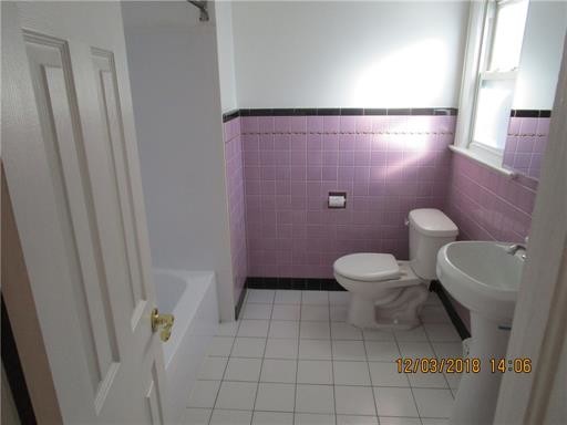 Building Photo - 2304 Woodbridge Ave