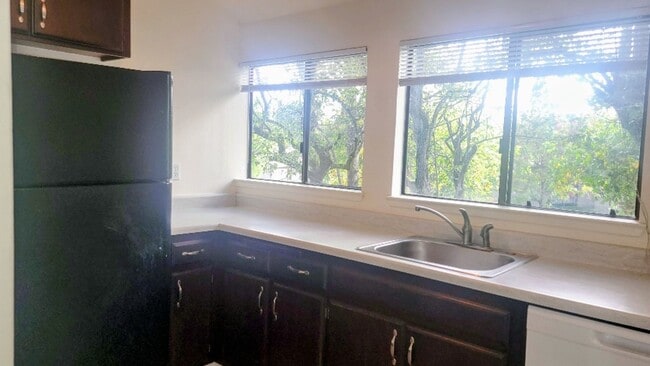 Foto del edificio - 395 Brockhurst Dr