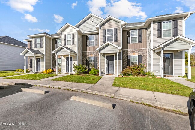 Foto del edificio - 161 Glen Cannon Drive