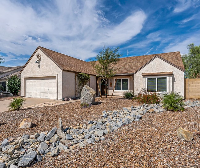 Building Photo - 1118 E Wickieup Ln