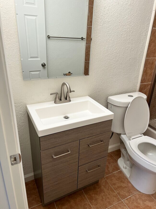 Foto del edificio - 820 Casanova Ave