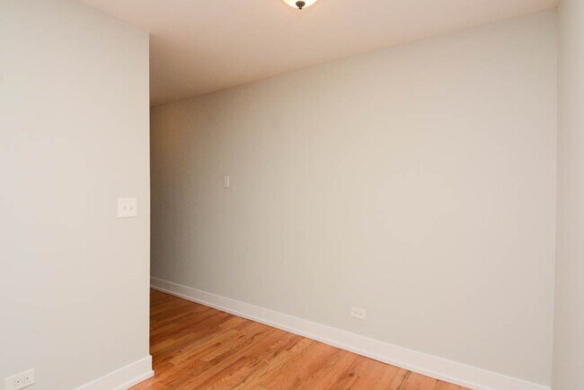 Foto del edificio - 448 W Barry Ave
