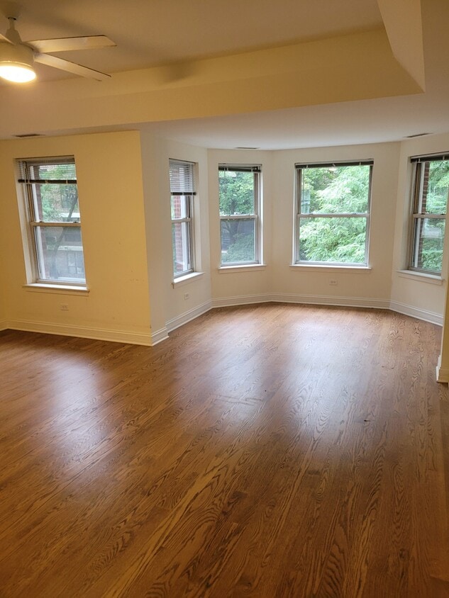 Living Room - 2613 N Hampden Ct