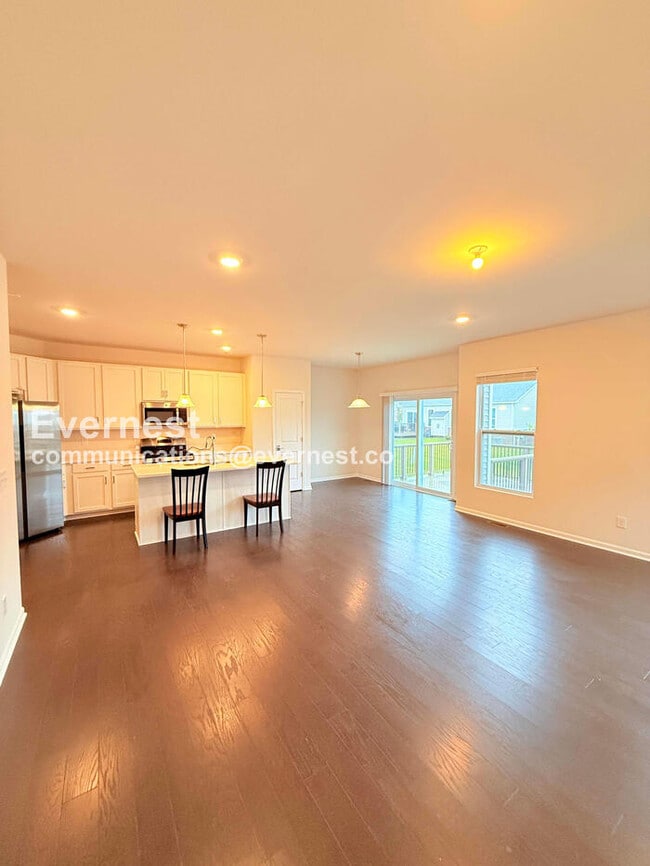 Building Photo - 3 Bed/2 Bath Condo with Garage / Pet-Frien...