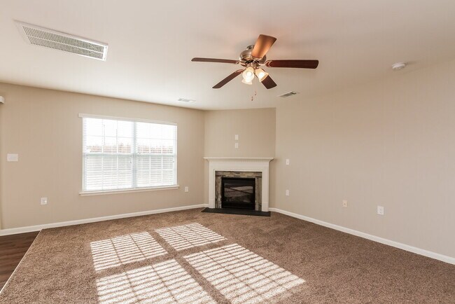 Foto del edificio - 1537 Summer View Ln