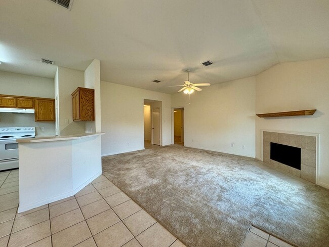 Building Photo - 3BR / 2BA Duplex in Hewitt, Texas | Midway...